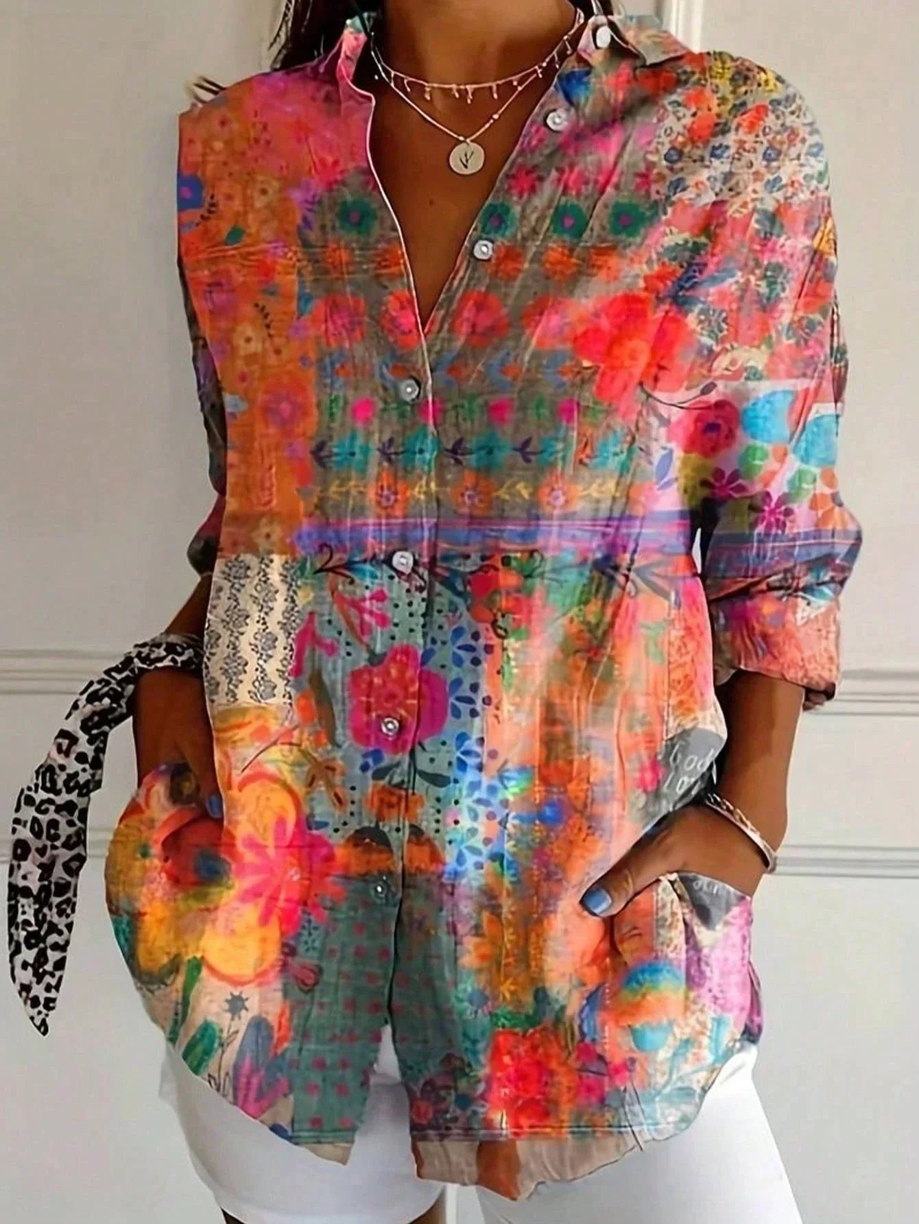 Annika - Colorful blouse with playful print