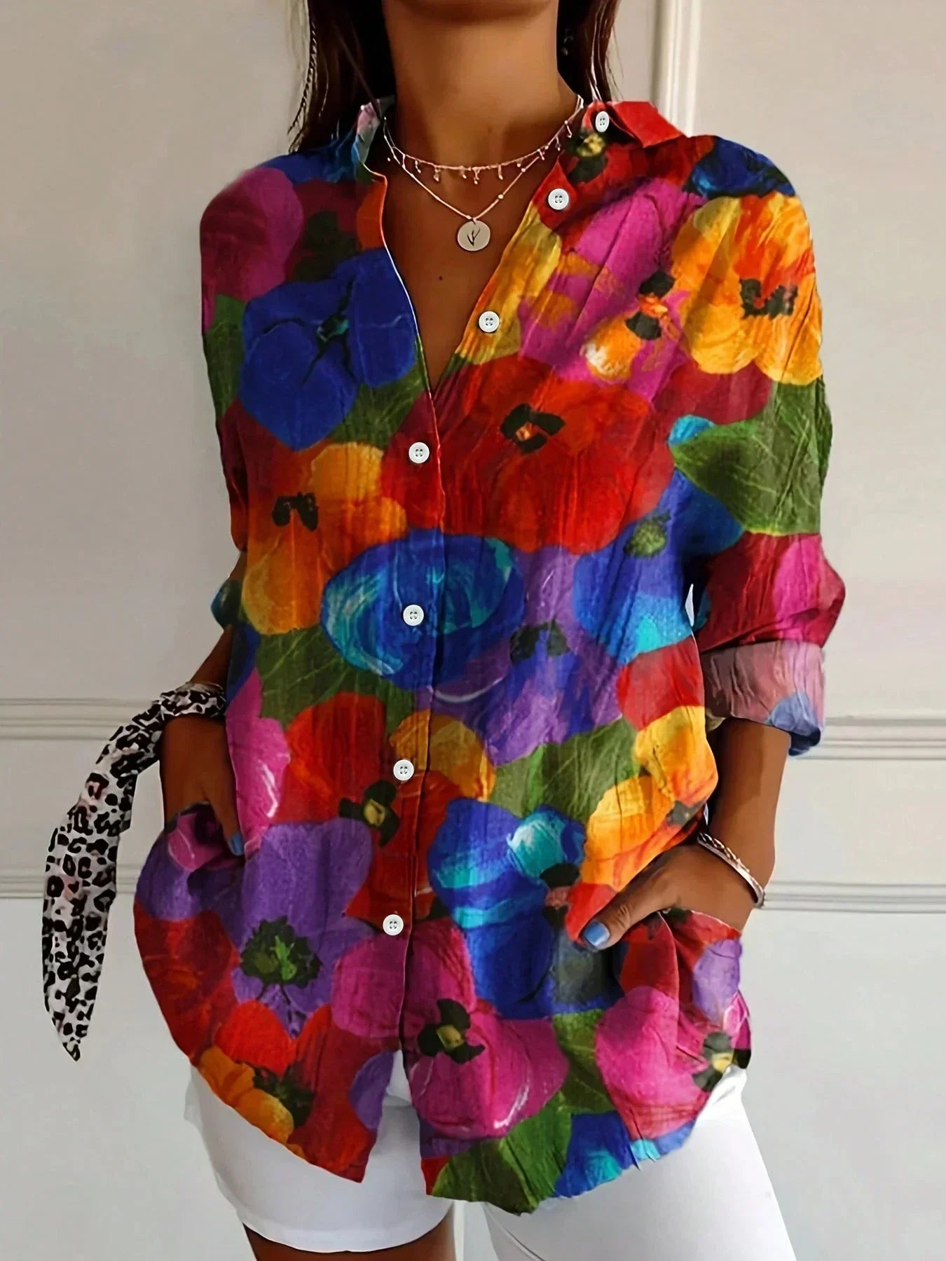 Annika - Colorful blouse with playful print