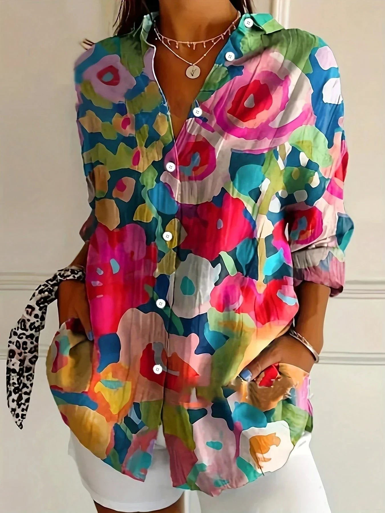 Annika - Colorful blouse with playful print
